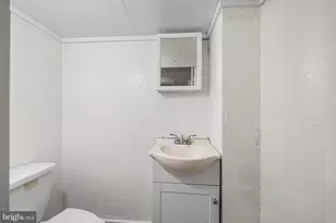 85 S Harwood Ave, Upper Darby, PA 19082 - Photo 26
