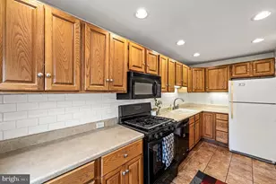 2283 S Harwood Ave, Upper Darby, PA 19082 - Photo 10