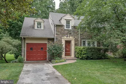 525 W Beechtree Lane, Wayne, PA 19087 - Photo 2