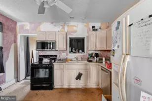 1307 E 9th St, Crum Lynne, PA 19022 - Photo 4