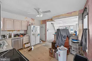 1307 E 9th St, Crum Lynne, PA 19022 - Photo 6
