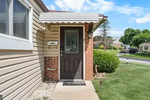 2220 Baldwin Run Dr, Aston, PA 19014 - Photo 4