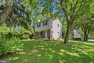 13 Kathleen Dr, Upper Chichester, PA 19014 - Photo 2