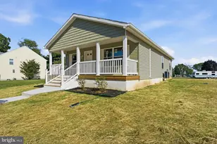 12 Market Ln, Marcus Hook, PA 19061 - Photo 2