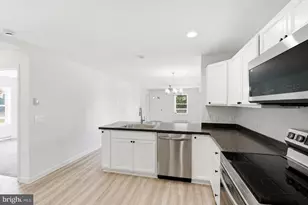 12 Market Ln, Marcus Hook, PA 19061 - Photo 8