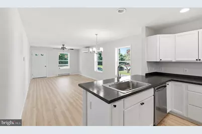 12 Market Lane, Marcus Hook, PA 19061 - Photo 4