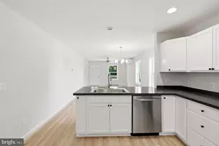 12 Market Ln, Marcus Hook, PA 19061 - Photo 6