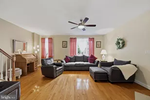 53 Hoag Ln, Aston, PA 19014 - Photo 2