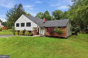 19 Elaine Dr, Thornton, PA 19373 - Photo 2