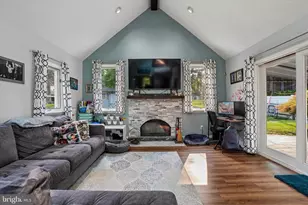 18 N Malin Rd, Broomall, PA 19008 - Photo 4
