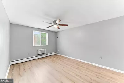 100. #D 9 E Glenolden Ave Avenue, Glenolden, PA 19036 - Photo 8