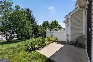 18 Dresner Cir, Upper Chichester, PA 19061 - Photo 22