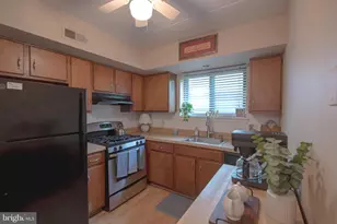 6106 Hilltop Dr, Brookhaven, PA 19015 - Photo 8