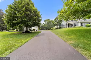 10 Springhouse Ln, Havertown, PA 19083 - Photo 2