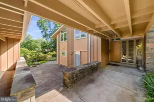 129 Locust Grove Rd, Bryn Mawr, PA 19010 - Photo 2