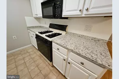 200 N Wayne Avenue #9, Wayne, PA 19087 - Photo 4