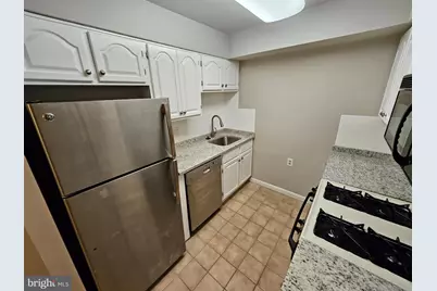 200 N Wayne Avenue #9, Wayne, PA 19087 - Photo 6