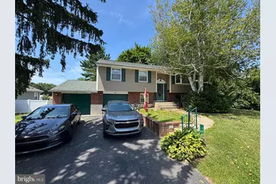 17 Blackthorne Lane, Aston, PA 19014 - Photo 1