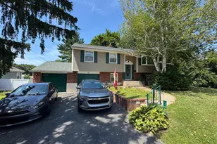 17 Blackthorne Ln, Aston, PA 19014 - Photo 1