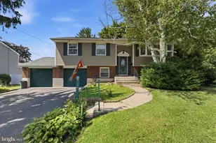 17 Blackthorne Ln, Aston, PA 19014 - Photo 1