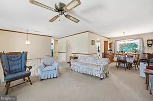 17 Blackthorne Ln, Aston, PA 19014 - Photo 4