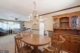 17 Blackthorne Ln, Aston, PA 19014 - Photo 6