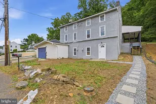 808 Maple Ln, Aston, PA 19014 - Photo 1