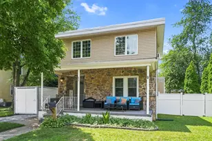 321 Sycamore Ave, Folsom, PA 19033 - Photo 2