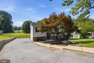 1954 Bergdoll Ave, Upper Chichester, PA 19061 - Photo 2