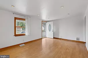 29 Green Ln, Aston, PA 19014 - Photo 4