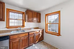 29 Green Ln, Aston, PA 19014 - Photo 8