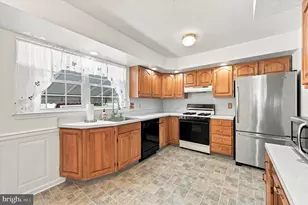 1923 Oak Leaf Ln, Holmes, PA 19043 - Photo 14