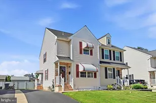 1923 Oak Leaf Ln, Holmes, PA 19043 - Photo 2