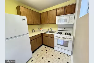 100 E Glenolden Avenue #C-4, Glenolden, PA 19036 - Photo 6