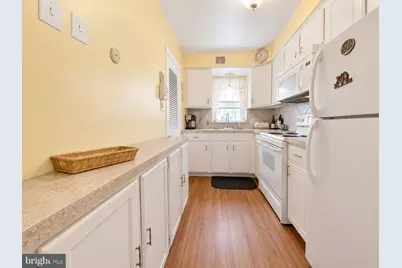 802 South Ave #C2, Secane, PA 19018 - Photo 4