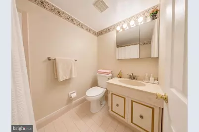 802 South Ave #C2, Secane, PA 19018 - Photo 8