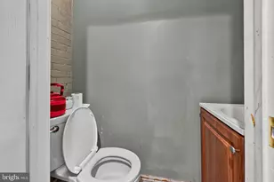 404 S 3rd St, Darby, PA 19023 - Photo 20