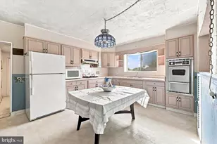 219 Irving St, Marcus Hook, PA 19061 - Photo 2