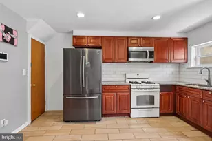 7046 Clover Ln, Upper Darby, PA 19082 - Photo 8