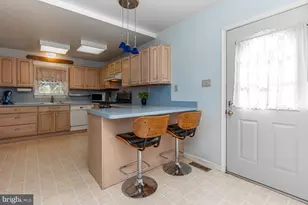 1033 Galbreath Ave, Upper Chichester, PA 19061 - Photo 8