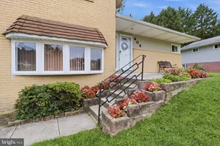 408 Foster Dr, Springfield, PA 19064 - Photo 2