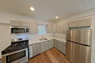 610 E 9th St, Chester, PA 19013 - Photo 10