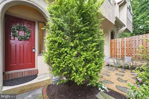 30 Greythorne Woods Cir, Wayne, PA 19087 - Photo 2