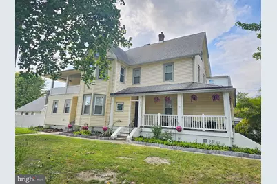 902 W Park Square, Prospect Park, PA 19076 - Photo 2