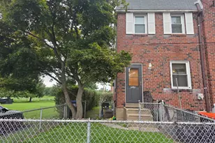 915 Lincoln Terrace, Chester, PA 19013 - Photo 2