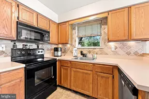 351 Danbury Ln, Glen Mills, PA 19342 - Photo 4