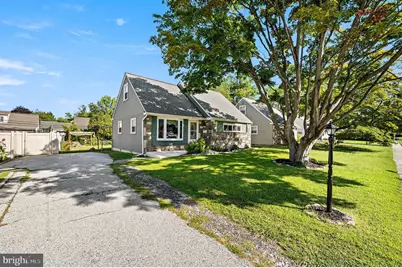 907 Brook Avenue, Secane, PA 19018 - Photo 2