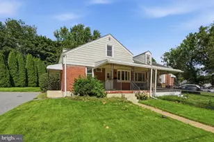 906 Kingsman Rd, Upper Chichester, PA 19061 - Photo 2