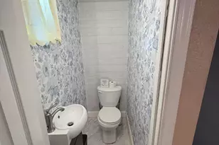 12 E Wyncliffe Ave, Clifton Heights, PA 19018 - Photo 24