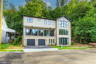 810 Maple Ln, Aston, PA 19014 - Photo 1